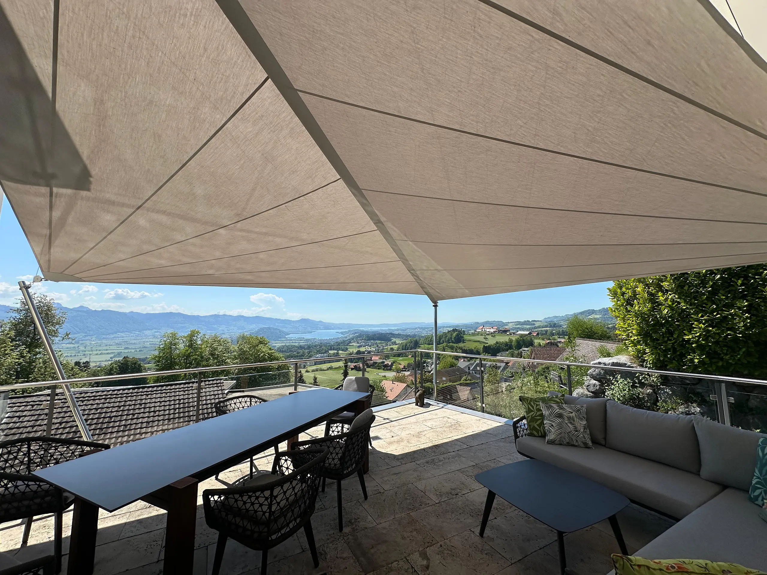 Terrasse über dem Zürisee